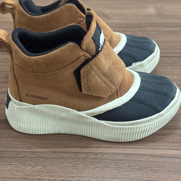 Kids Sorel Snow Boots - Picture 1 of 4